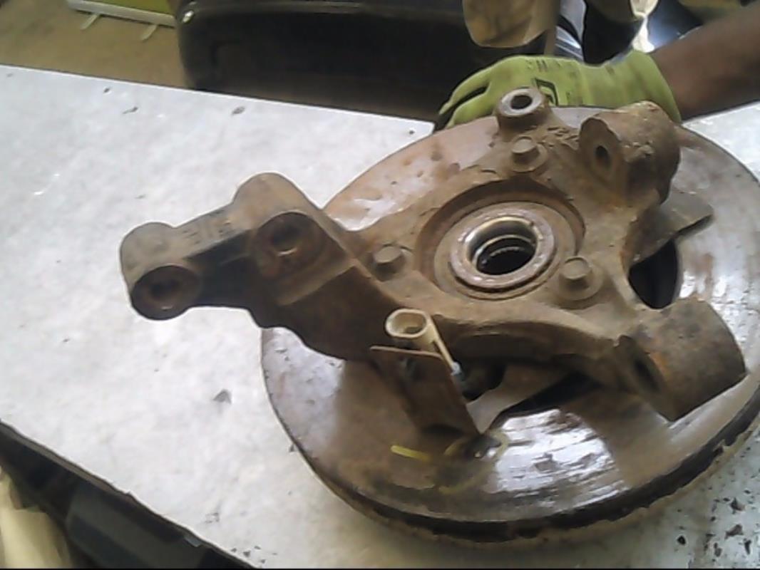 Fusee avant gauche