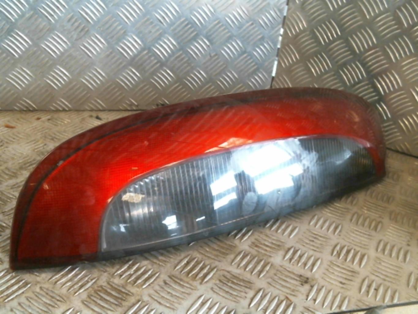 Fanale posteriore principale sinistro (luci)