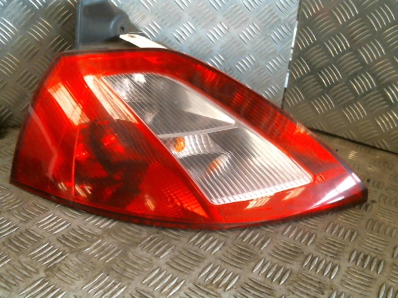 Fanale posteriore principale sinistro (luci)