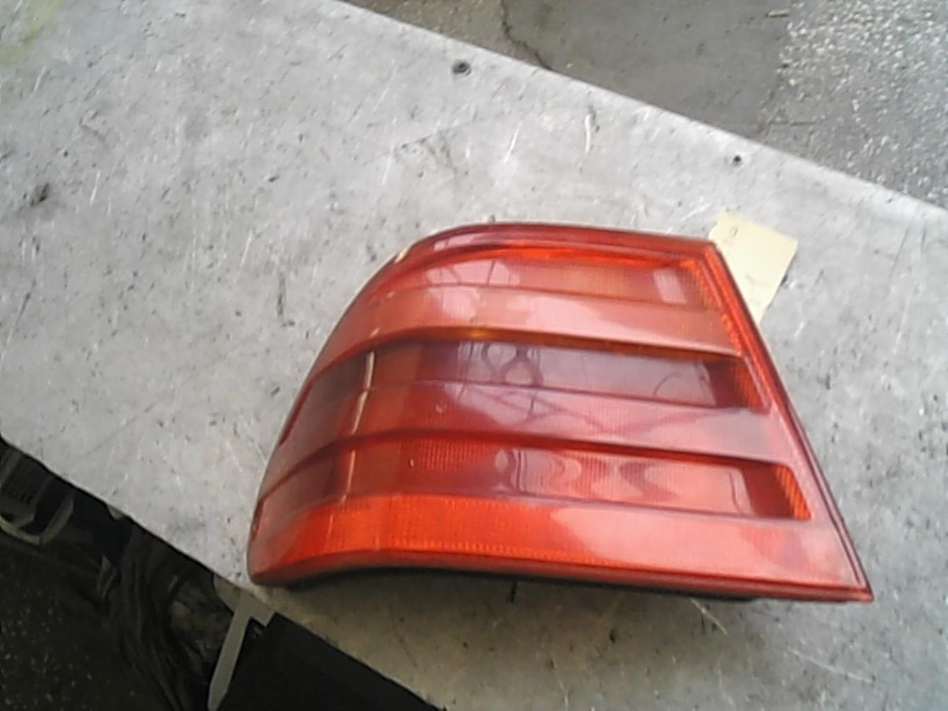 Fanale posteriore principale sinistro (luci)