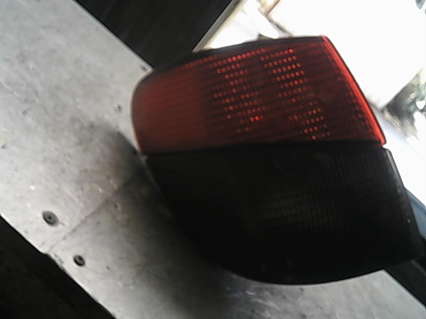 Fanale posteriore principale sinistro (luci)