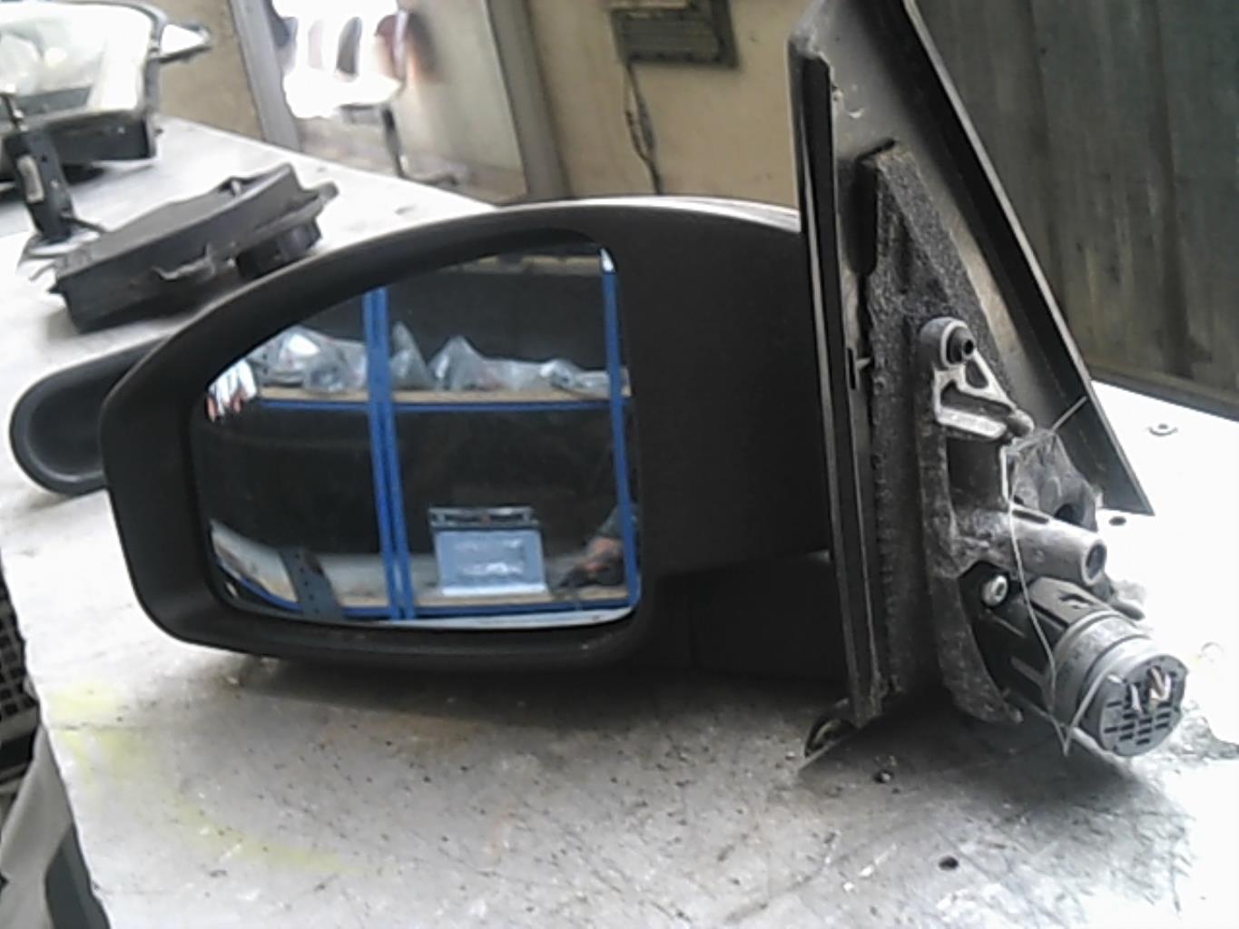 Retrovisor izquierdo