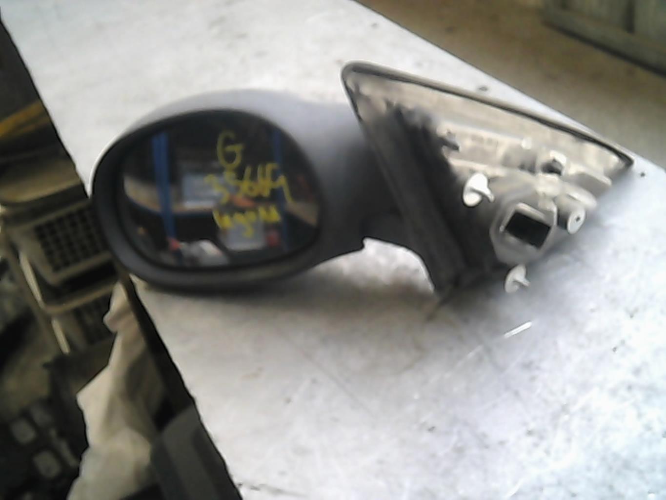 Retrovisor izquierdo