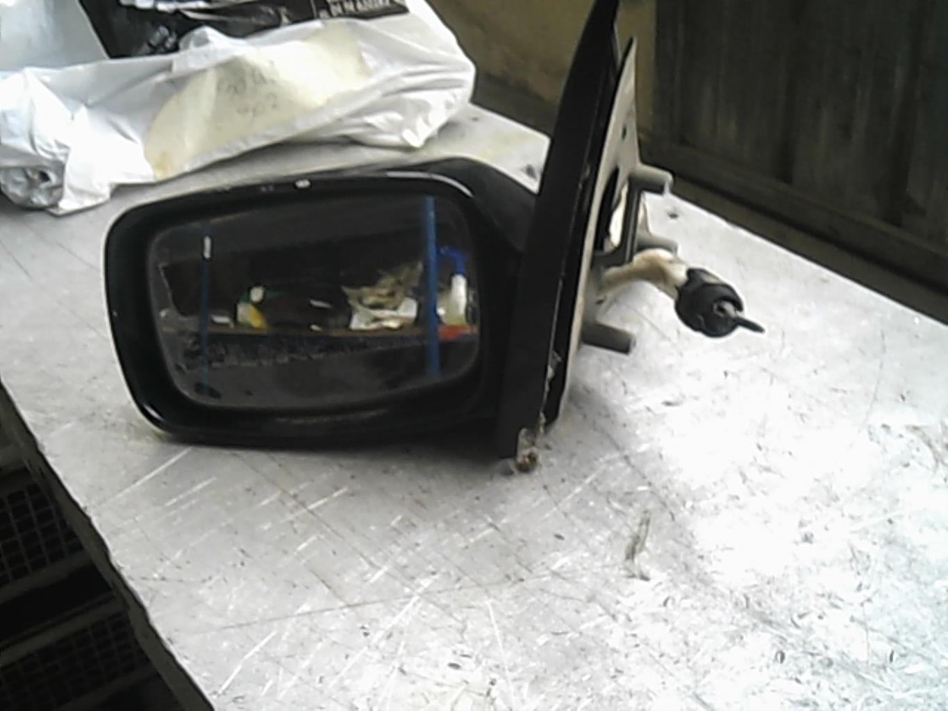 Retrovisor izquierdo