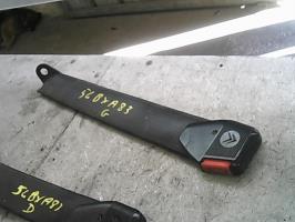 Attache ceinture avant gauche