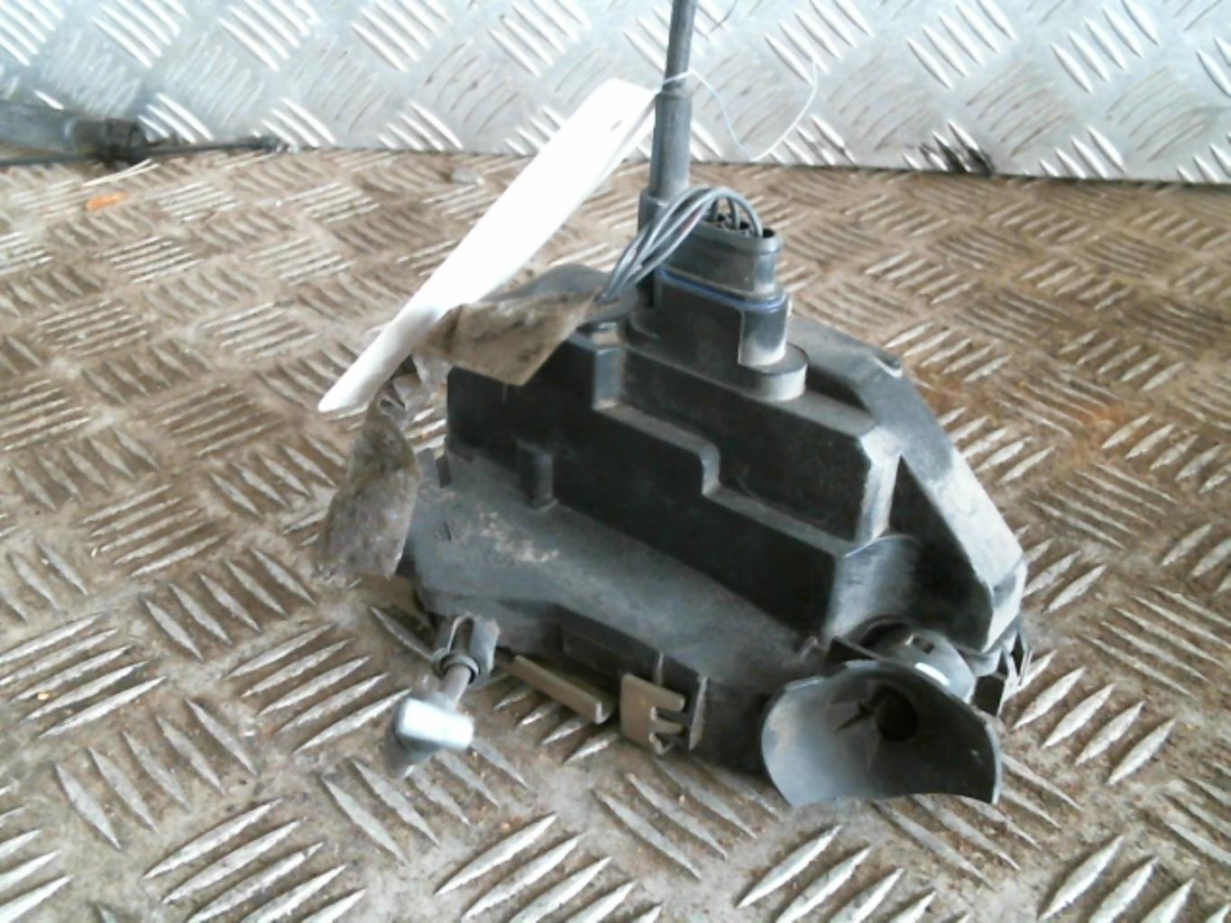 Fermeture centralisee avant gauche