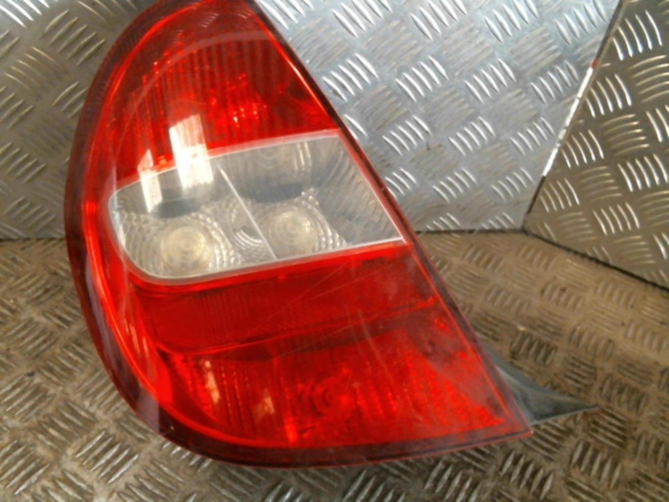 Fanale posteriore principale sinistro (luci)