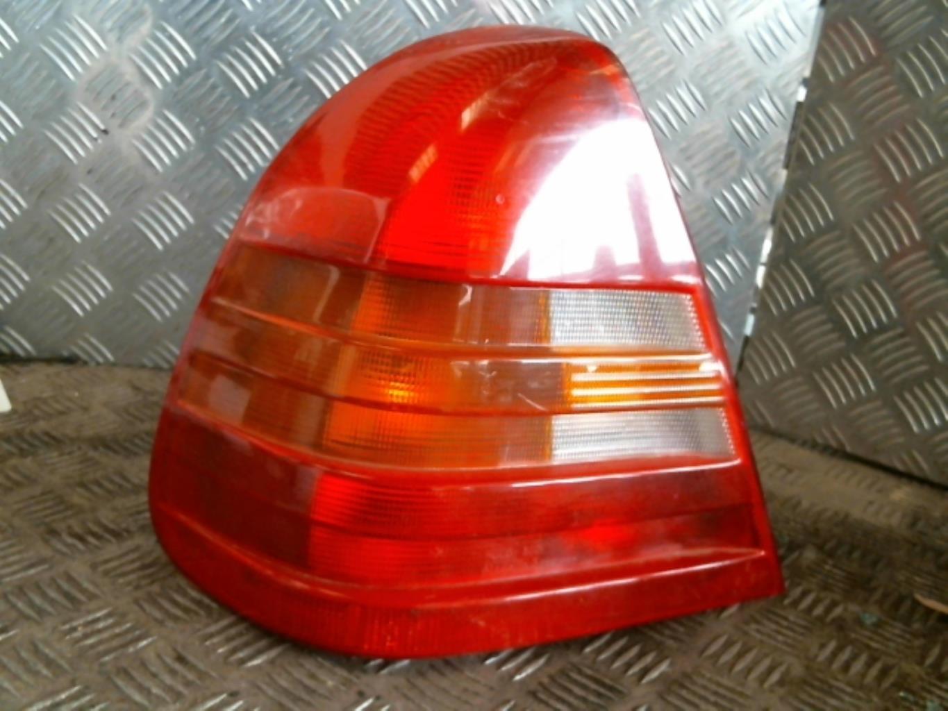 Fanale posteriore principale sinistro (luci)