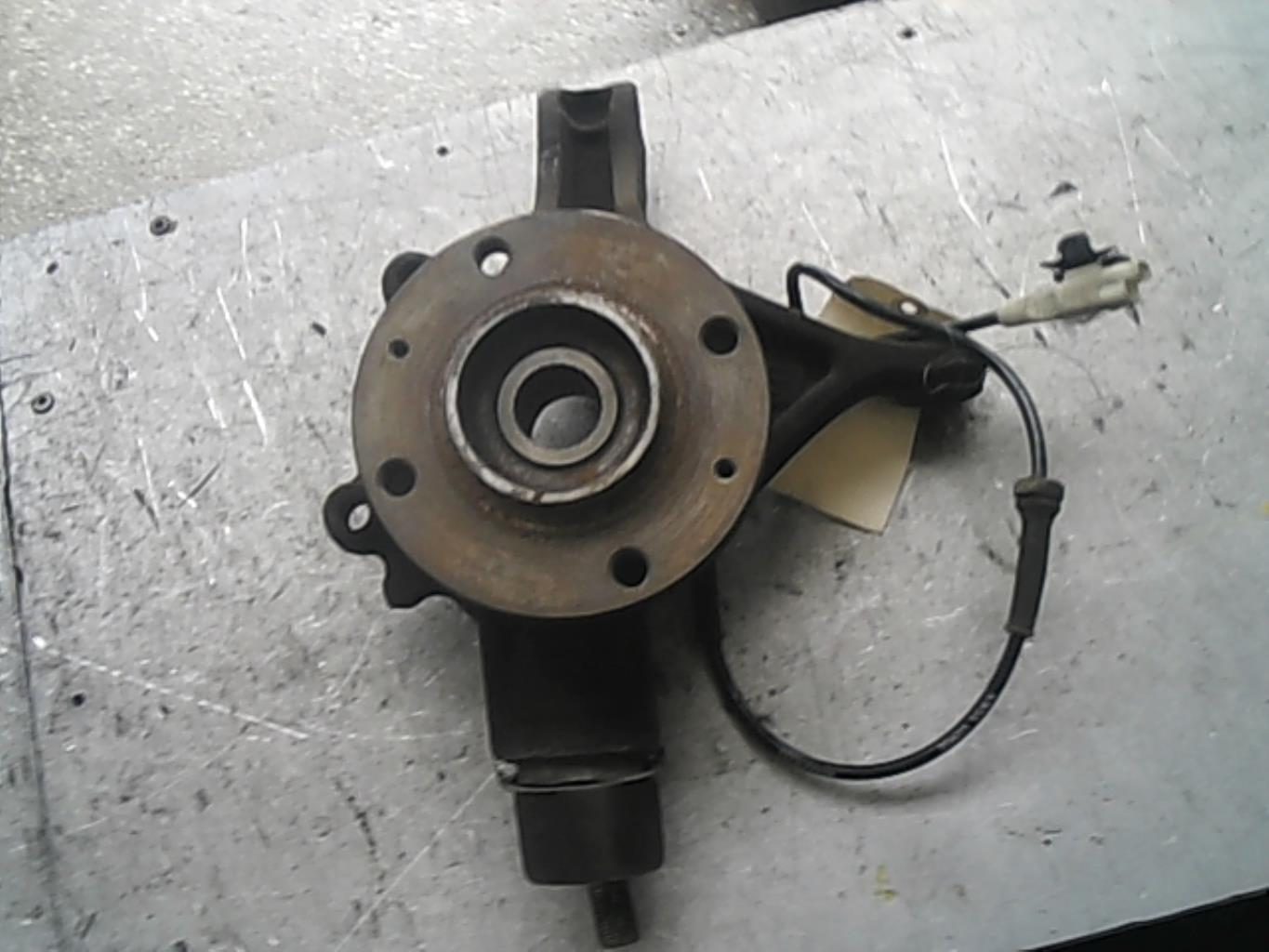 Fusee avant gauche