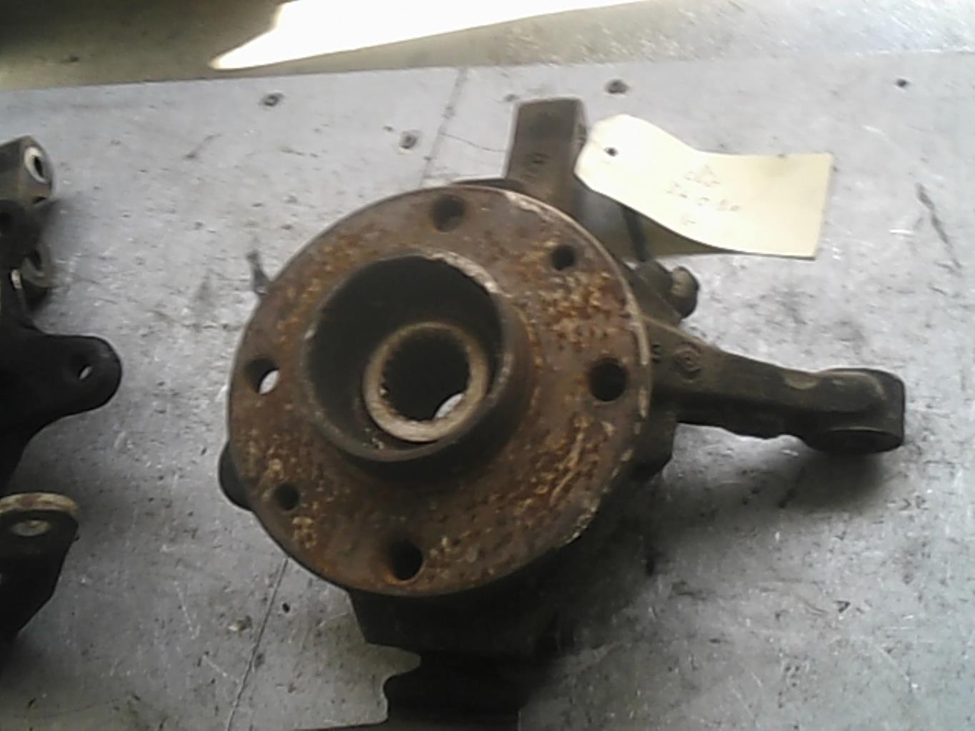 Fusee avant gauche