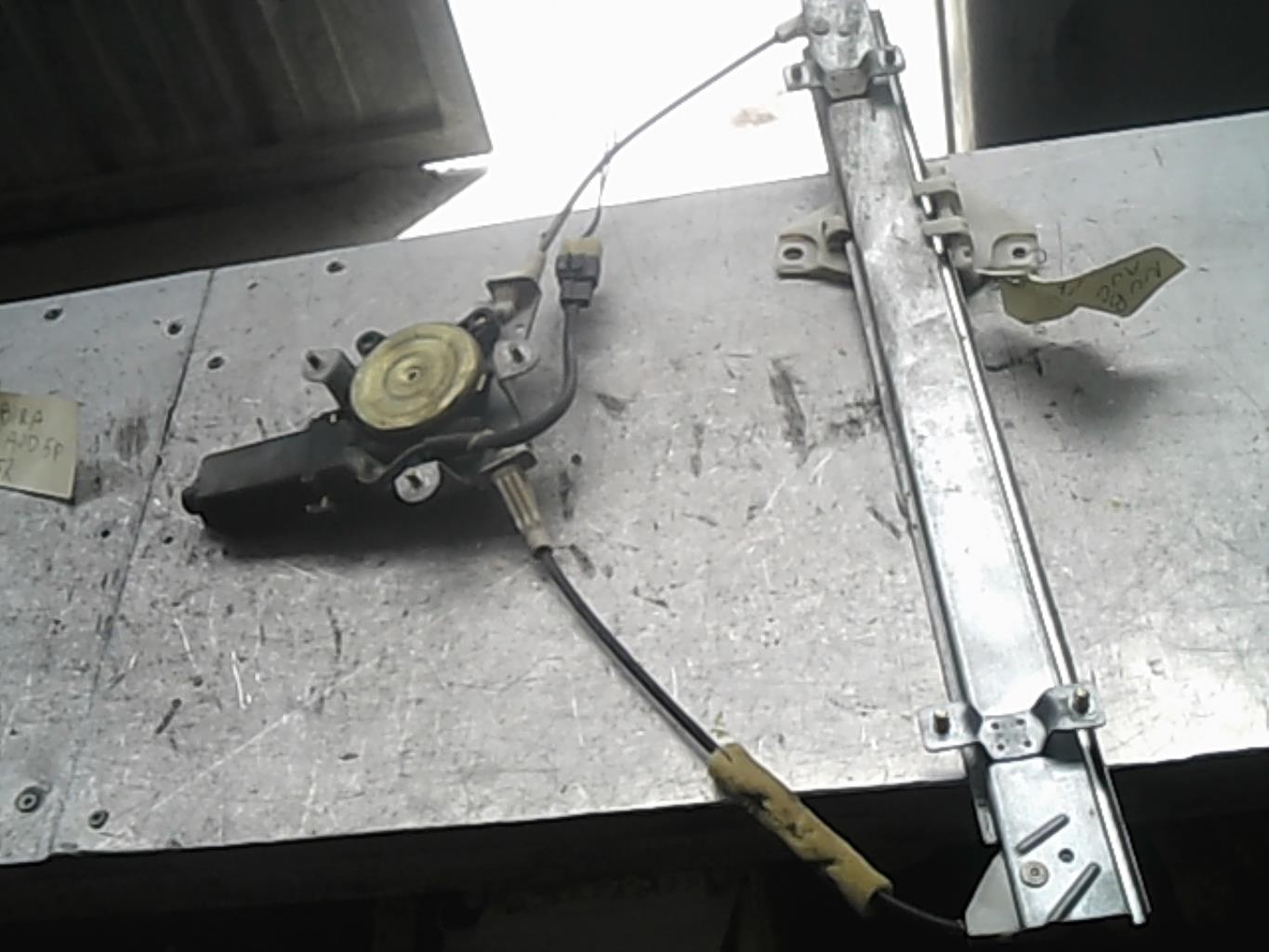 Leve vitre electrique avant gauche