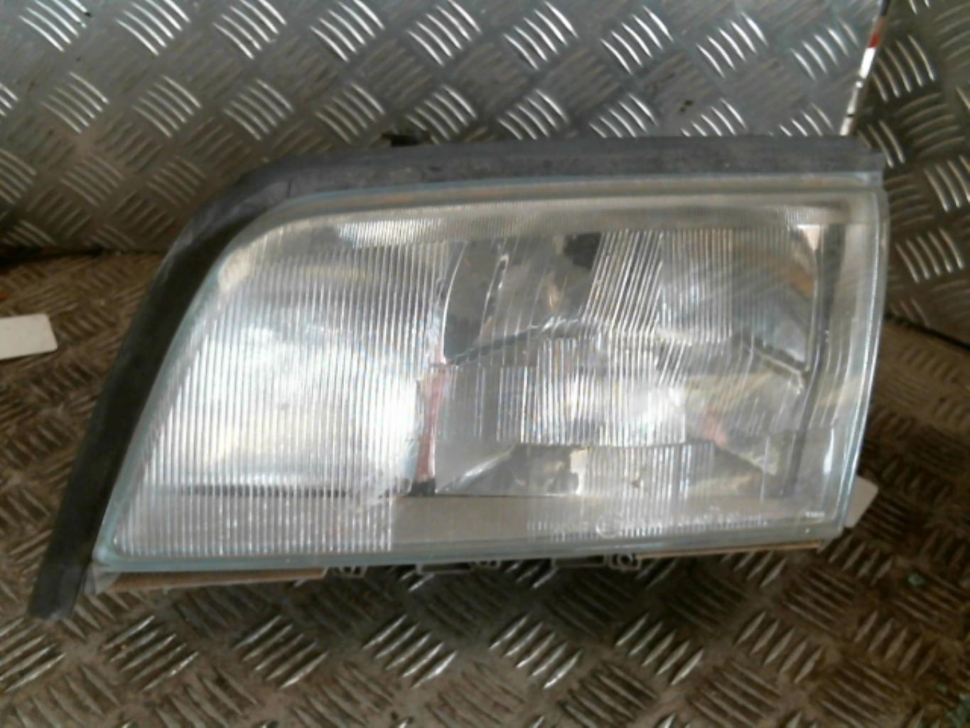 Gruppo ottico anteriore principale sinistro (luci)(faro)