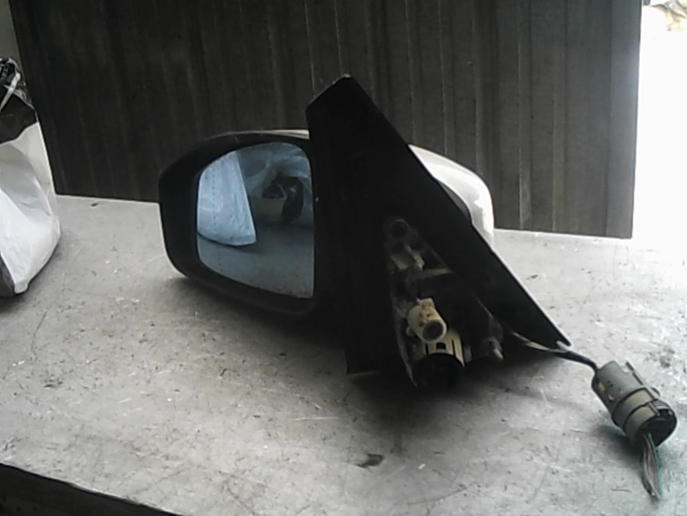 Specchietto retrovisore sinistro