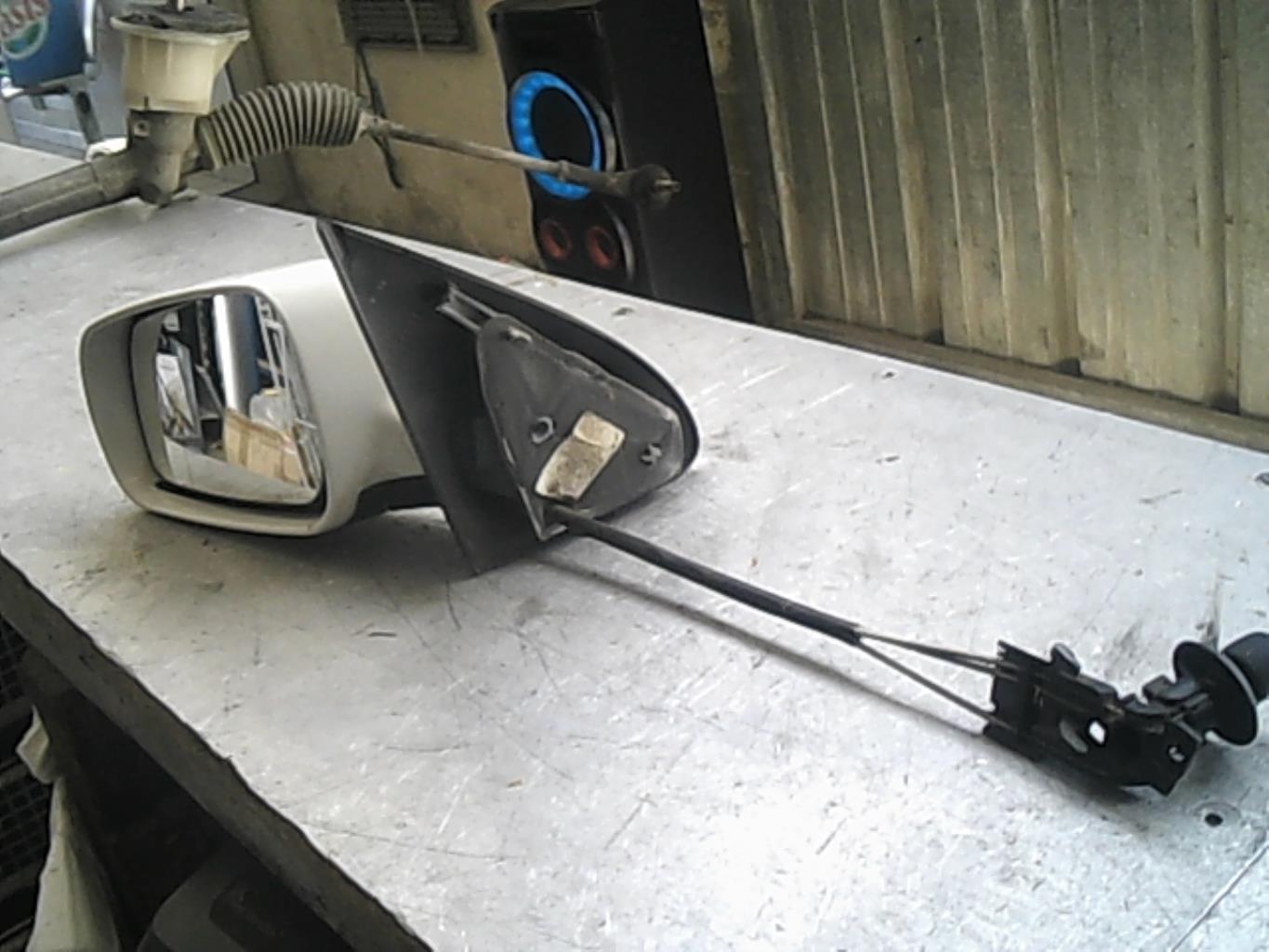 Retrovisor izquierdo