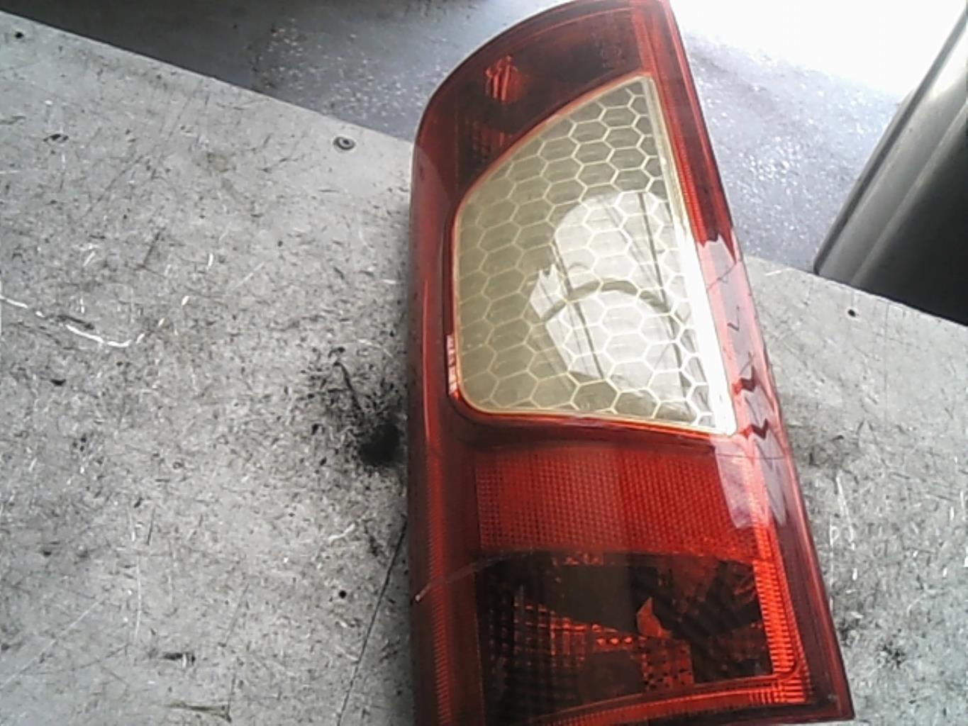 Fanale posteriore principale sinistro (luci)