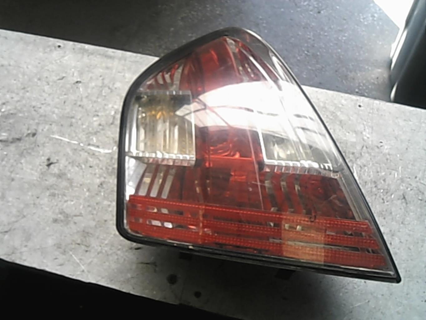 Fanale posteriore principale sinistro (luci)