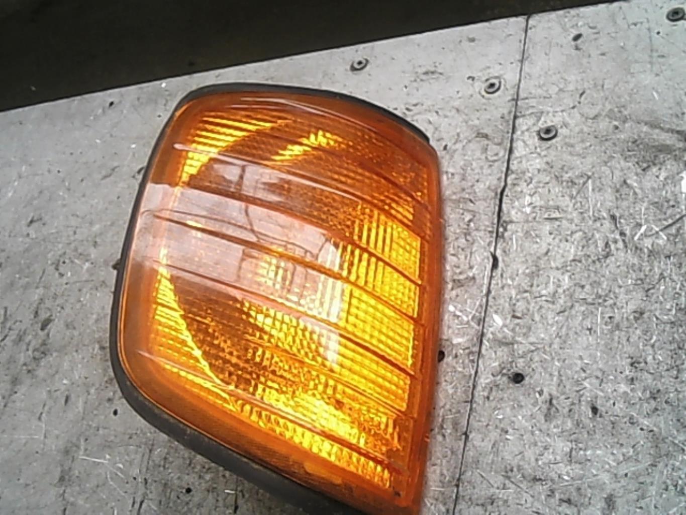 Gruppo ottico anteriore secondario destro (luci)(freccia)