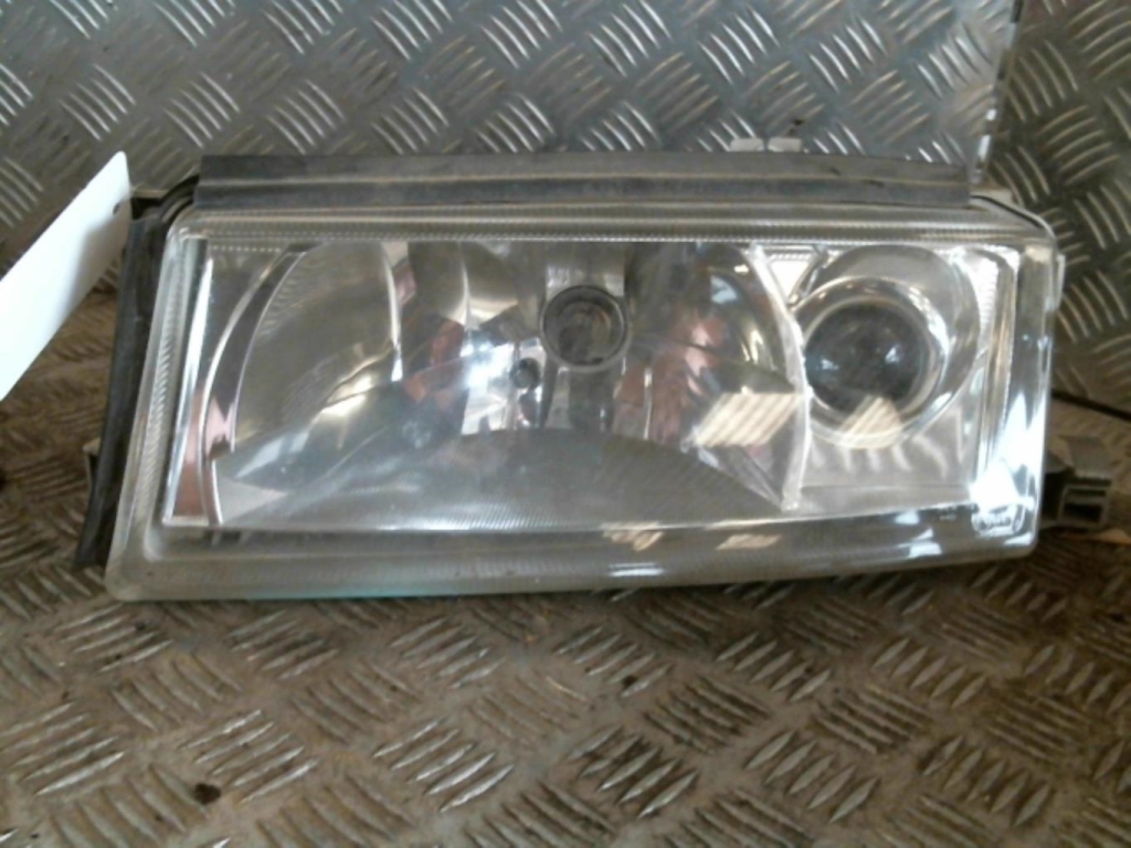 Gruppo ottico anteriore principale sinistro (luci)(faro)
