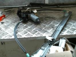 Alzacristalli elettrico anteriore sinistro
