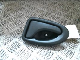 Poignee interieur avant droit