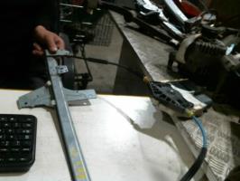 Alzacristalli elettrico anteriore destro