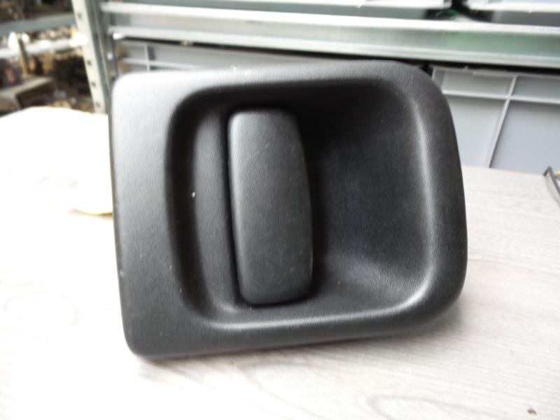 Poignee porte avant droit