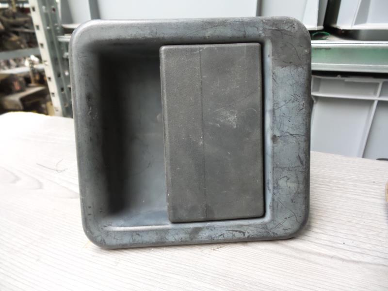 Poignee porte avant gauche