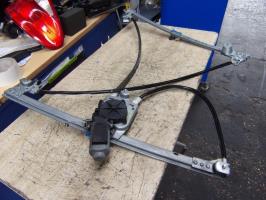Leve vitre electrique avant droit