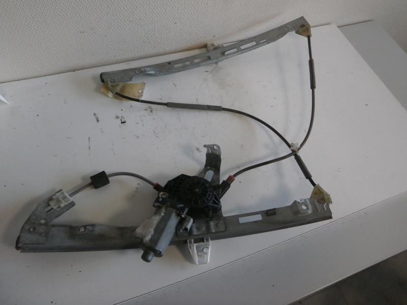 Leve vitre electrique avant gauche