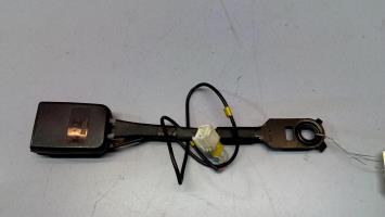 Attache ceinture avant gauche