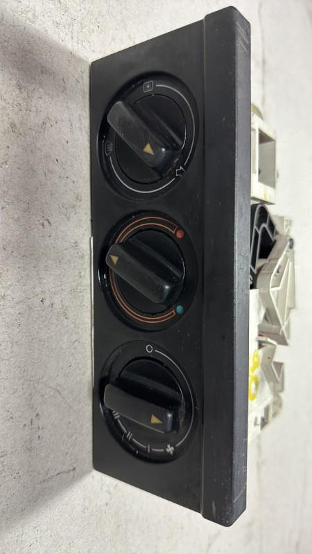 Commande chauffage AUDI 80 3 PHASE 1  - 1
