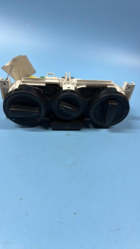 Commande chauffage VOLKSWAGEN POLO 3 CLASSIC/FLIGHT Diesel - 1