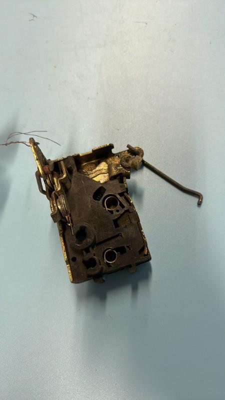 Chiusura non centralizzata anteriore sinistra PEUGEOT 205 PHASE 2 Diésel - 1