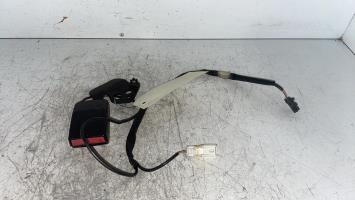 Attache ceinture arriere centrale