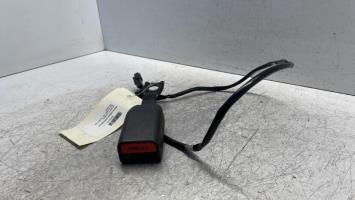 Attache ceinture avant gauche