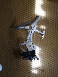 Leve vitre electrique avant gauche