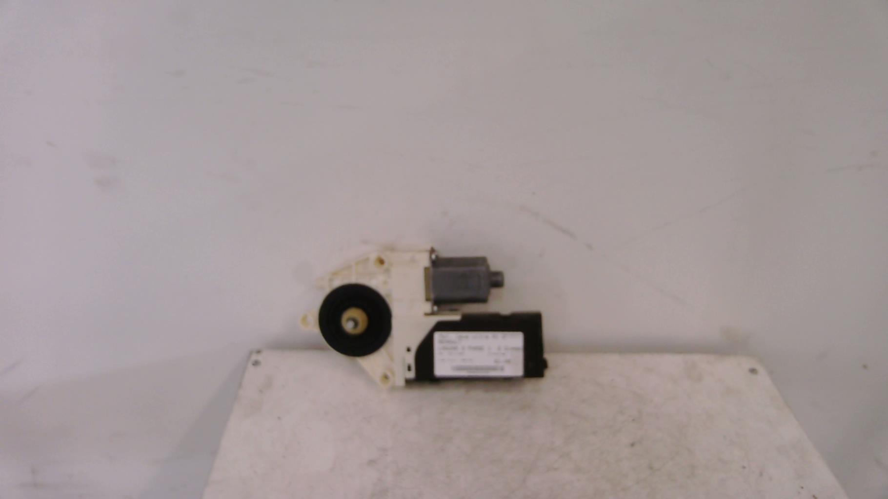 Moteur leve vitre avant droit