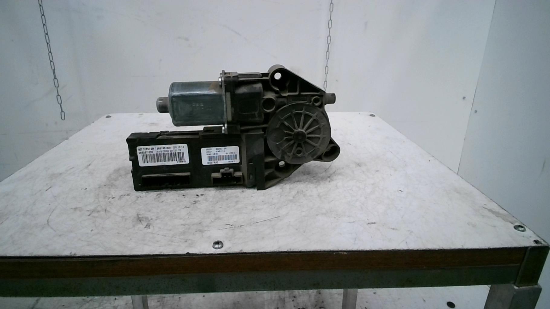 Moteur leve vitre avant gauche