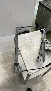 Leve vitre electrique avant droit