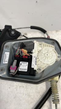Leve vitre electrique avant droit