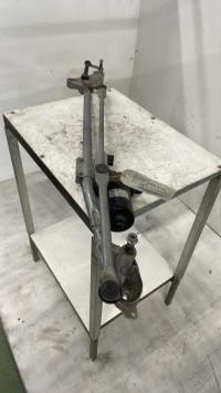 Moteur essuie glace avant