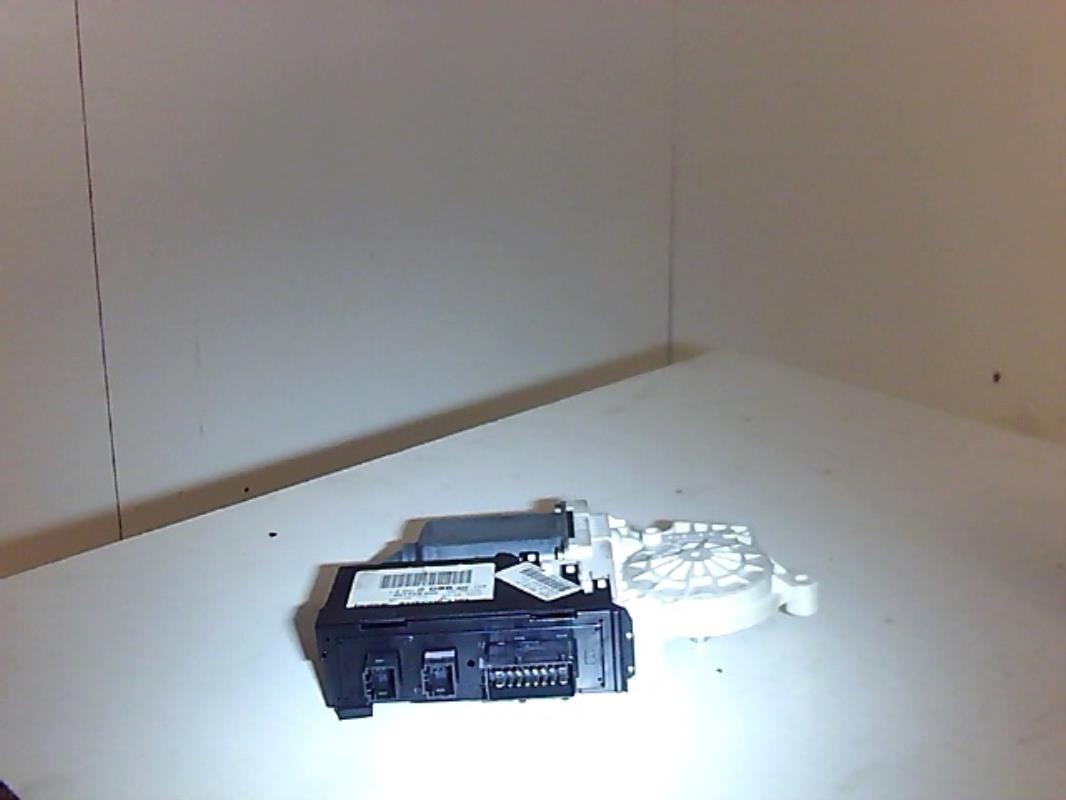 Moteur leve vitre avant droit