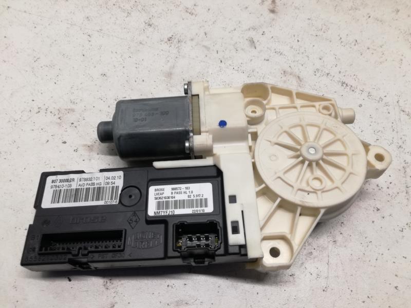 Moteur leve vitre avant droit