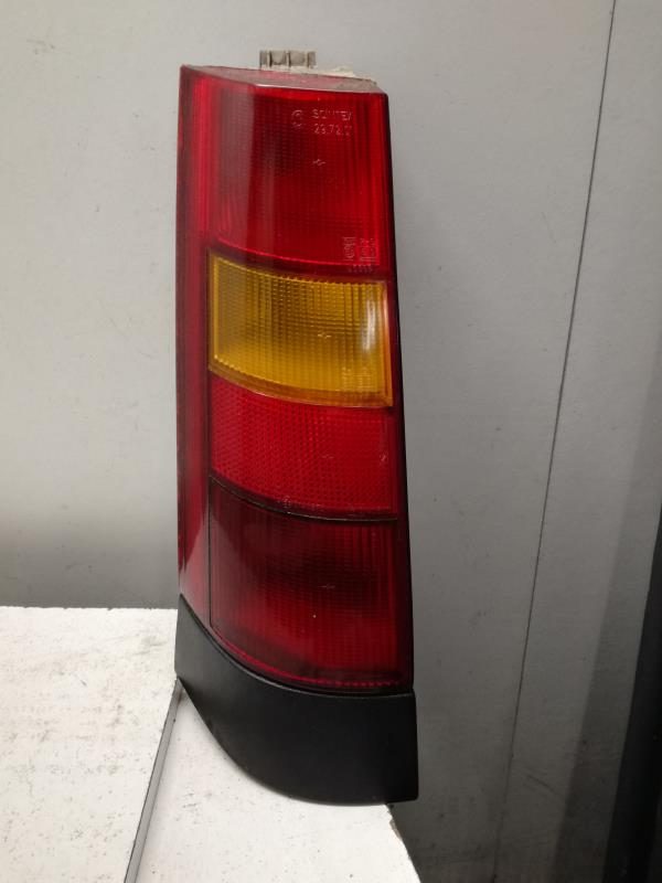 Fanale posteriore principale sinistro (luci)