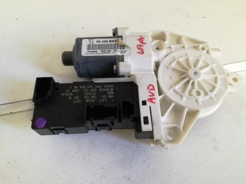 Moteur leve vitre avant droit