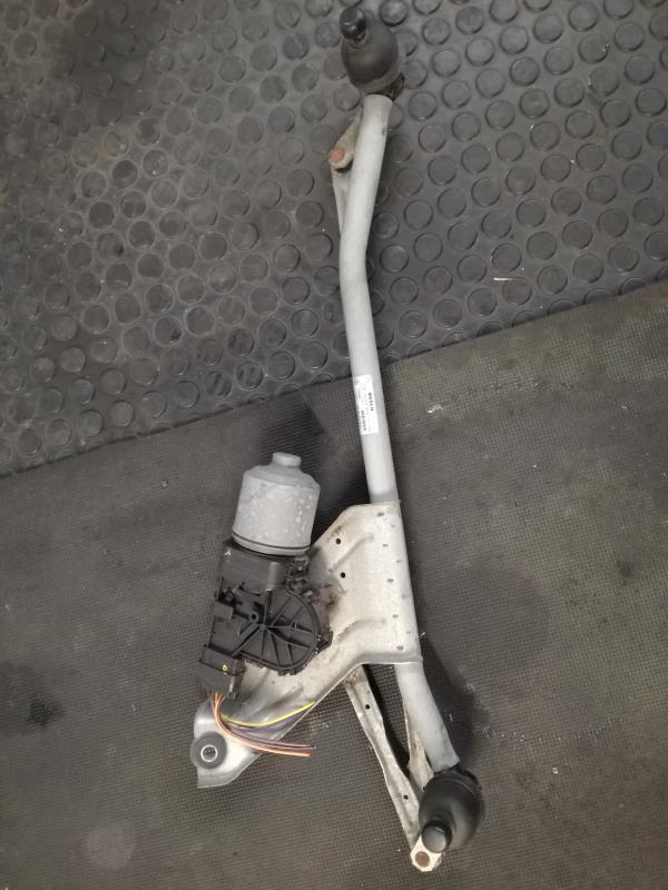 Moteur essuie glace avant
