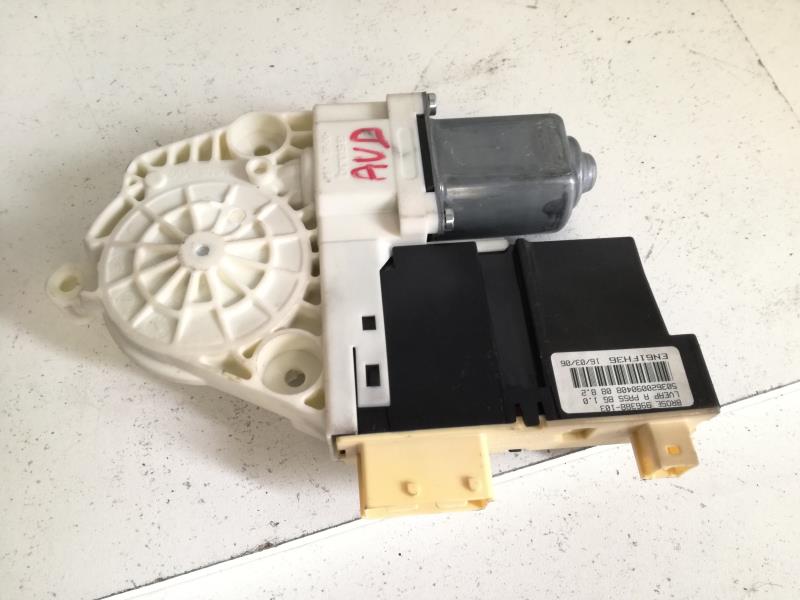 Moteur leve vitre avant droit