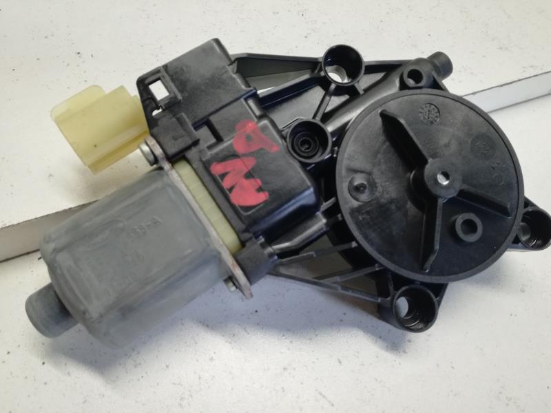 Moteur leve vitre avant droit
