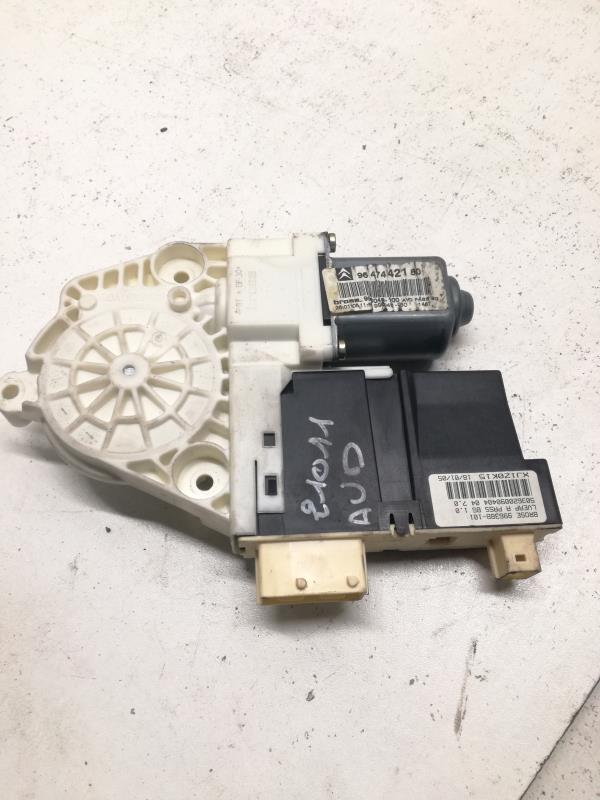Moteur leve vitre avant droit