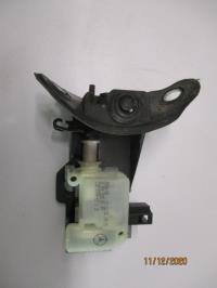 Attuatore chiavistello sportello carburante